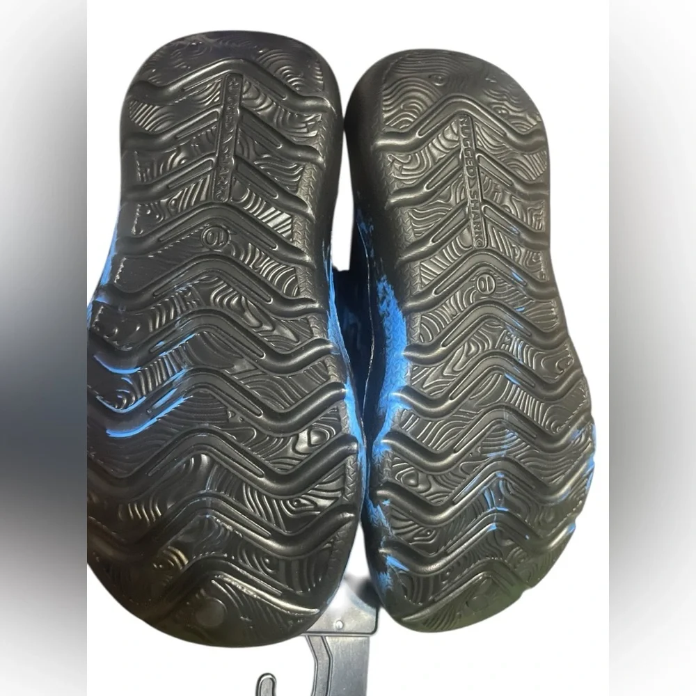 NWT Rugged Shark Toddler Boys Water Shoes Slip-On Black Blue Koi Size 10‎